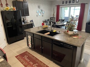 Kitchen & Dining Room. Plenty of natural sunlight coming in!