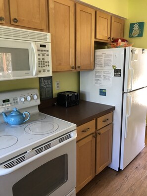 Basic oven/stove microwave combination. Plenty of bowls, cooking utensils, etc.