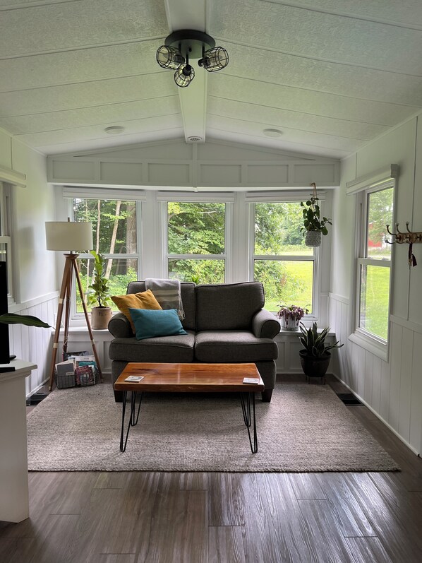 Natural lighting with privacy blinds