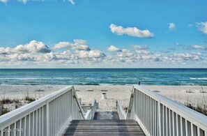Beach crossover - 7 min walk or drive in 2 mins