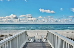 Beach crossover - 7 min walk or drive in 2 mins