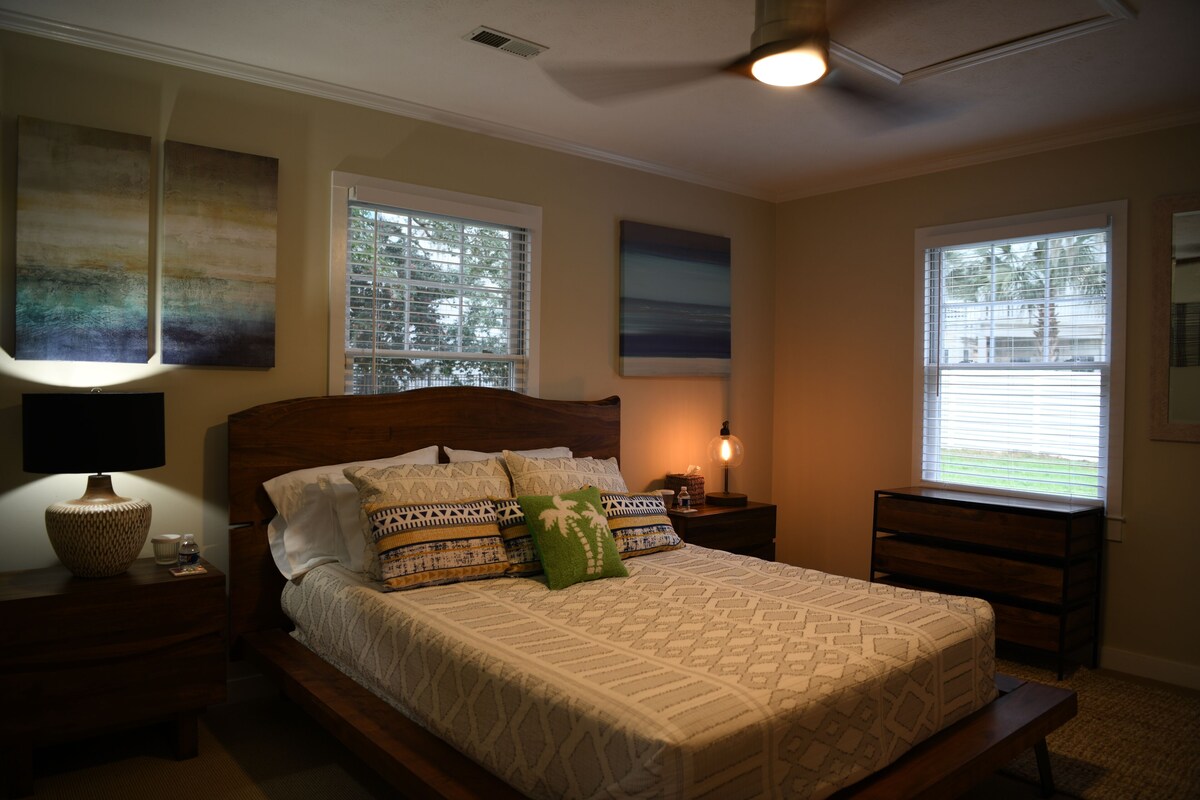 Quaint Cottage in “Downtown” Murrells Inlet