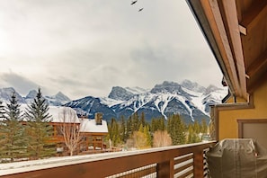 Relax with a drink, cook up a BBQ, and soak up the views!