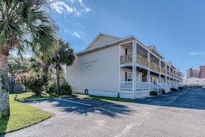 Alabama Sands Complex - Alabama Sands offers 14 units and is located in the heart of Gulf Shores.