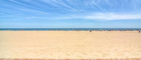 Ultrawide beach 60 steps away