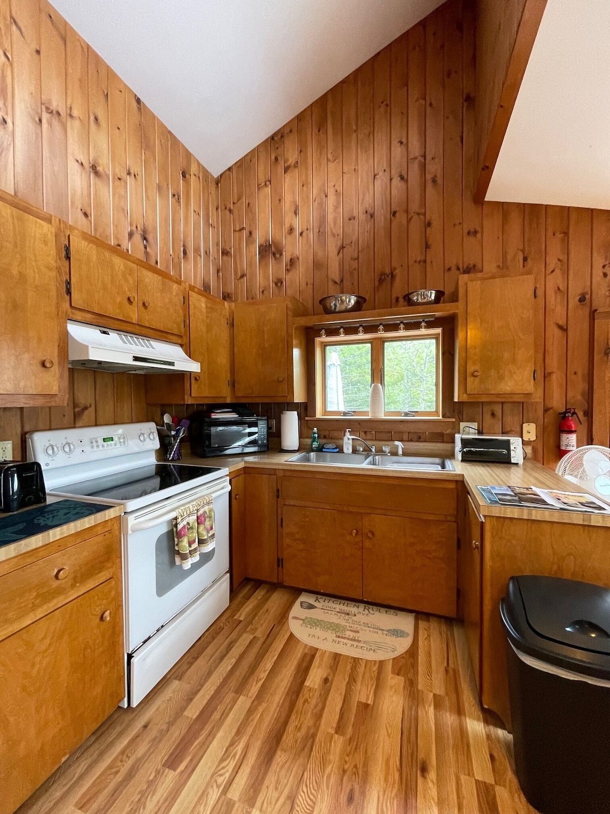 Mountain View Apartment with fabulous 10 mile view into Acadia National Park