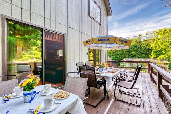 enjoy the sun and cool breeze with out door dining on the front deck.