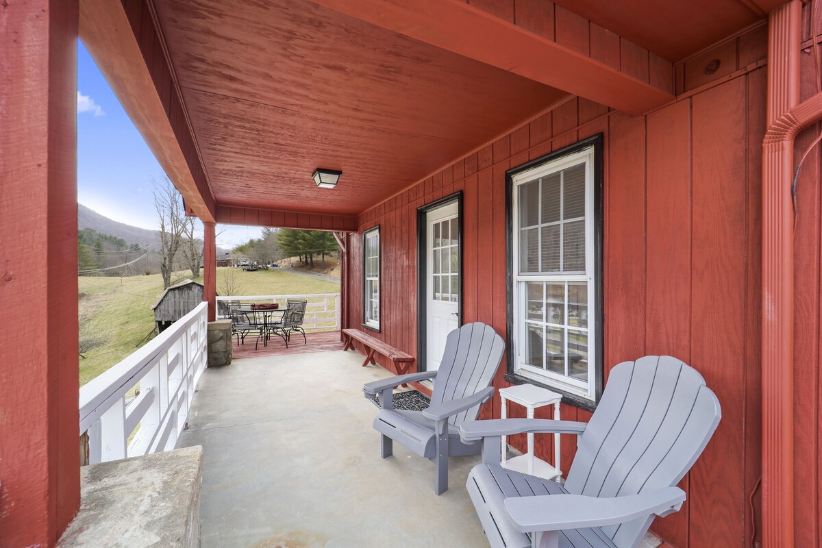 Ann’s Mountain Retreat, Chalet 8 mins the West Jefferson
