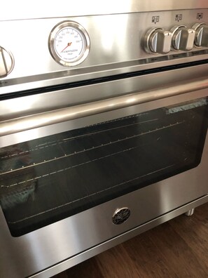Gas stove
