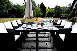 Alfresco dining