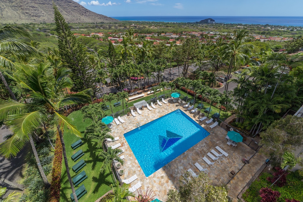 Top 20 Makaha Valley Plantation condo and apartment rentals from 100