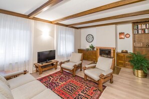 Spacious living room with fireplace