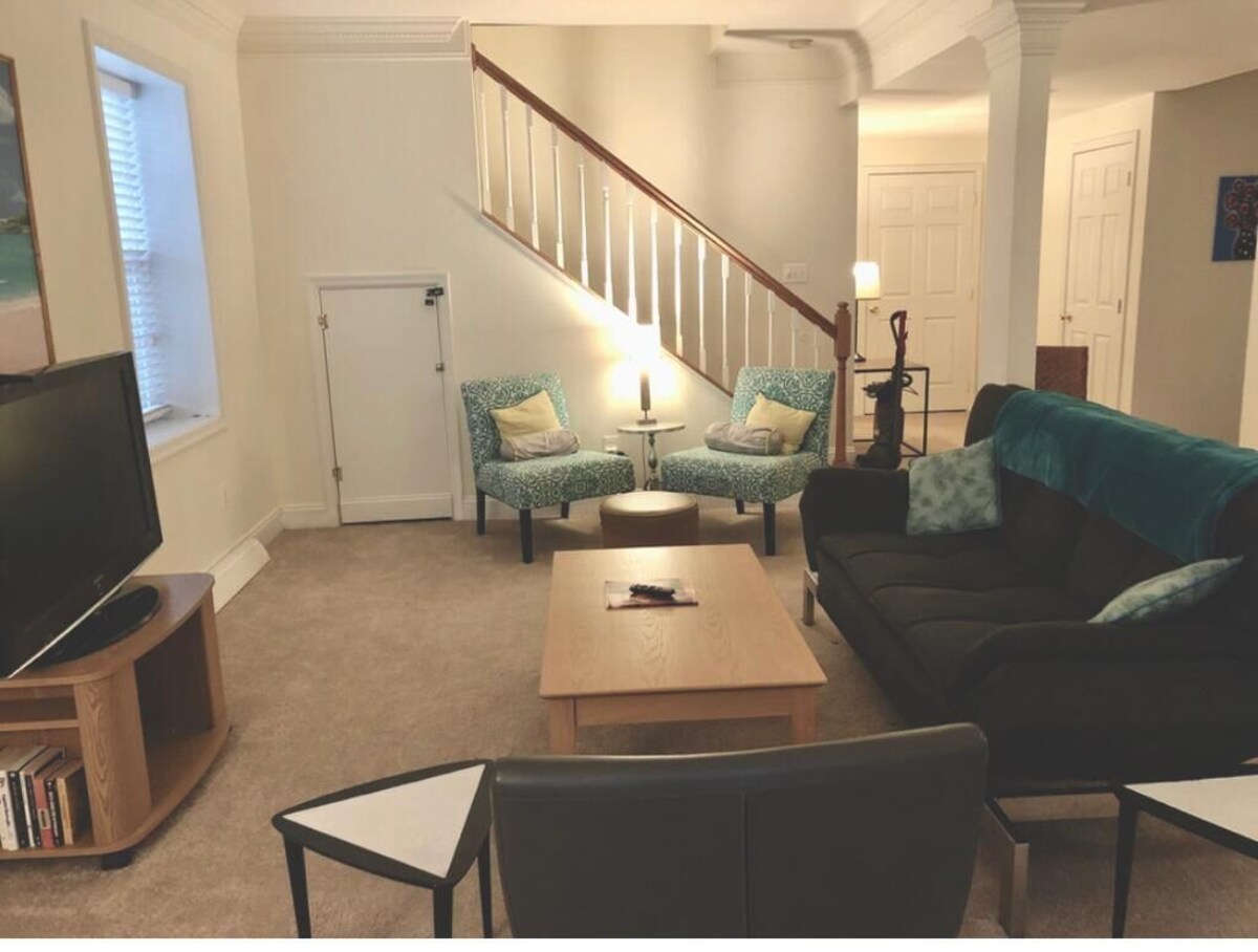 Monroe Room #3