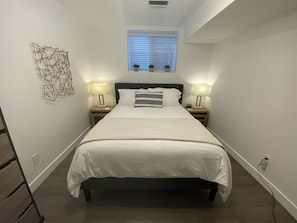 Queen bedroom with a Westin Heavenly mattress