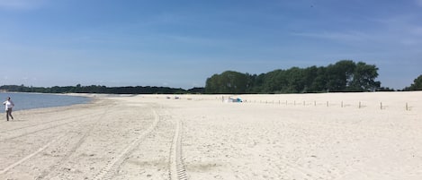 Südsee Feeling am Strand 300 m von unserer Wohnung entfernt