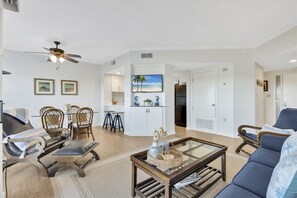 Bright and breezy pet friendly