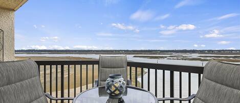 Spectacular views from this 5th floor Waterfront beauty