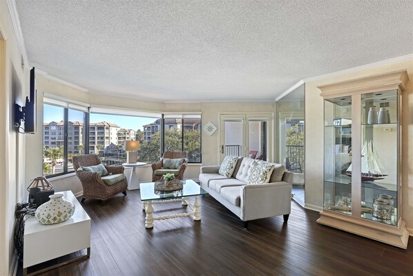 Stunning 4th floor marina views from this beautiful 3 BR Yacht Club