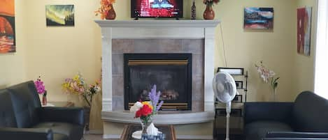 Living room with fireplace and comfy sitting .