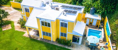 Hillside estate overlooking valley and El Yunque. 10 mins from beach and city. 
