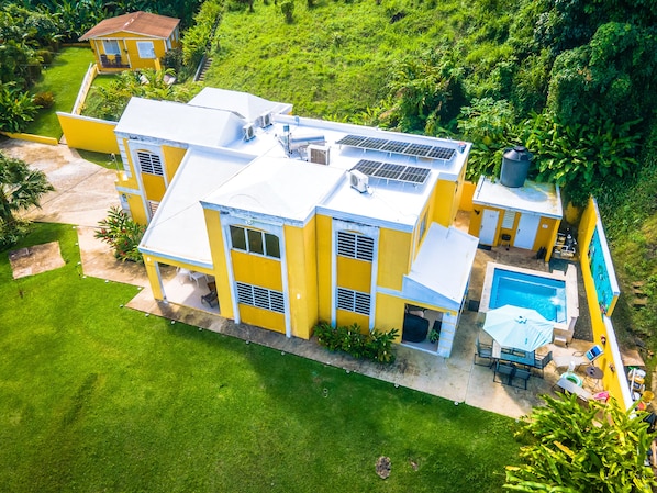 Hillside estate overlooking valley and El Yunque. 10 mins from beach and city. 
