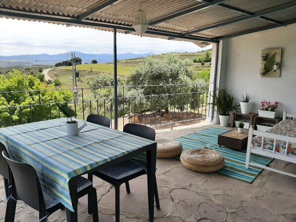 Terraza con vistas al Moncayo rural House Ecce Homo de Borja