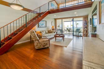 2 Story top level AC unit 2 bdrms w/Large Loft with 2 twin beds & bathrm SUNSETS