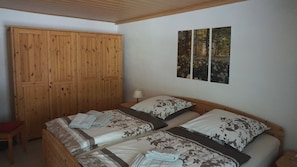 Ferienwohnung 60qm-Schlafzimmer