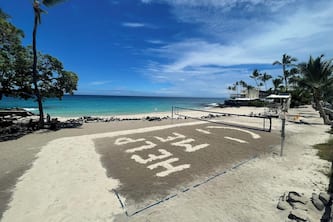 119 night April discount Ali'i Dr location, Clean, salt water pool by Poke shack