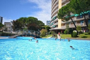 Pool. exterior swimming pool