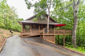 Beautiful Canopy Cabin with Plenty of Parking