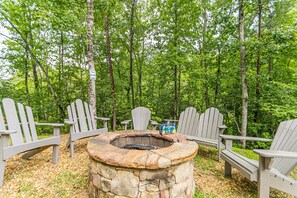Fire Pit with 6 Seating for Smores and Stories