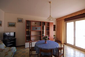 Living area. Living room / Dining room