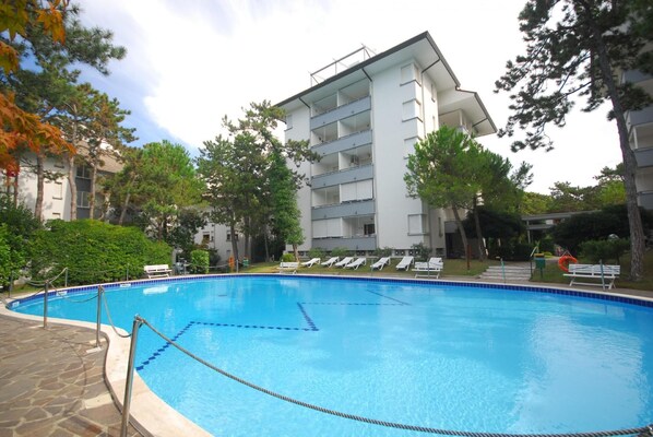 building swimming pool view