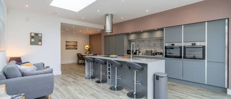 Open-plan kitchen-dining area, 33 Percy Street, Bolthole Retreats