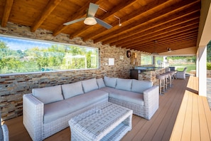 Lounge Area with bar and fridge. Cheers!