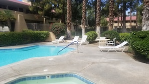 Peaceful poolside condo with 5 pools and spas/plus private spa area