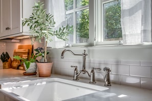 Large Farmhouse Sink