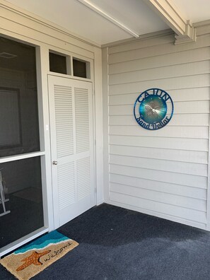 Screened in front porch, street side entry