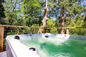 Hot tub amongst the trees