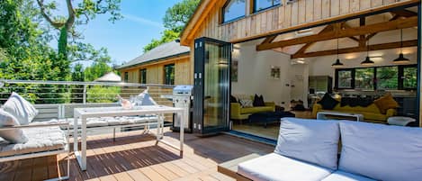 Vast Balcony for entertaining, sunbathing and barbecuing.