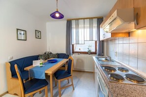 gemütliche Ferienwohnung (60qm) für 4 Personen mit Balkon-Die gemütliche Wohnküche