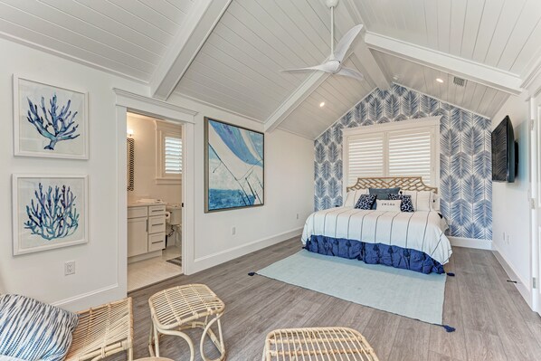 Private king sized upper level nanny ensuite