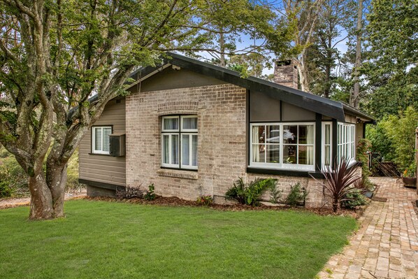 Cosy Mountain Cottage - your home away from home in the beautiful Blue Mountains