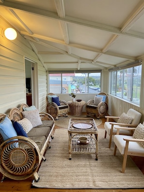 Enclosed deck, lounge area
