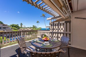 Beautiful lanai dining area