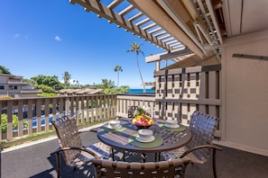 Beautiful lanai dining area