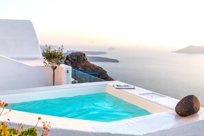 Hot tub and view to the famous volcano of Santorini