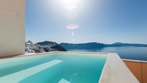 Hot tub with sea view