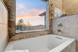 Upstairs Bathroom. Check out the tub views!!